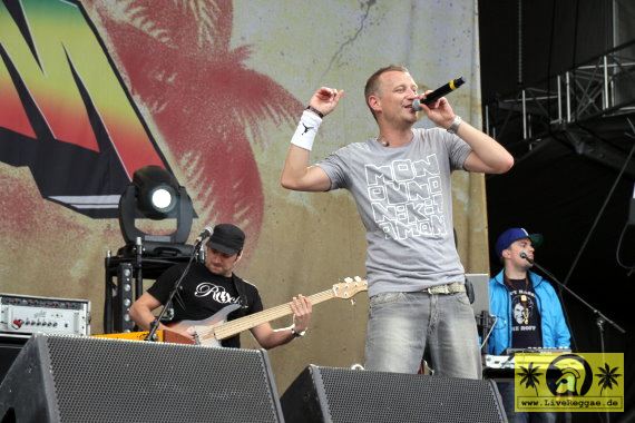 Mono + Nikitaman with The Royal Flash Band (D) 26. Summer Jam Koeln 02. Juli 2011 Red Stage (19).JPG